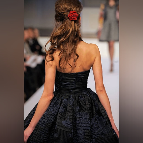 $5,000 OSCAR DE LA RENTA EXCLUSIVE BLACK BLUE SILK RUNWAY DRESS US XS - Picture 4 of 16